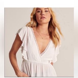 Abercrombie | Ruffle V Neck |